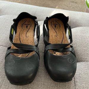 Ahnu Karma Latitude Black NWOT